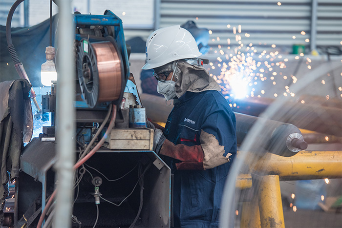 德宏网架焊接车间